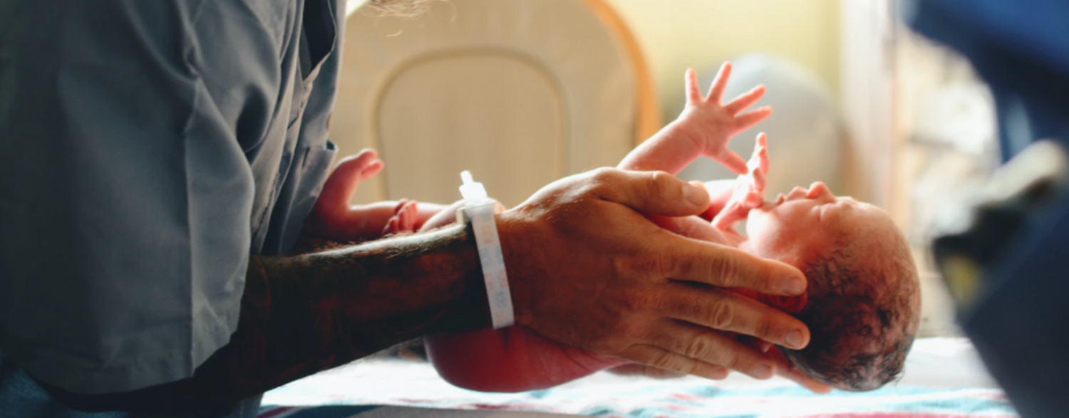 New born baby - signs of effective breastfeeding