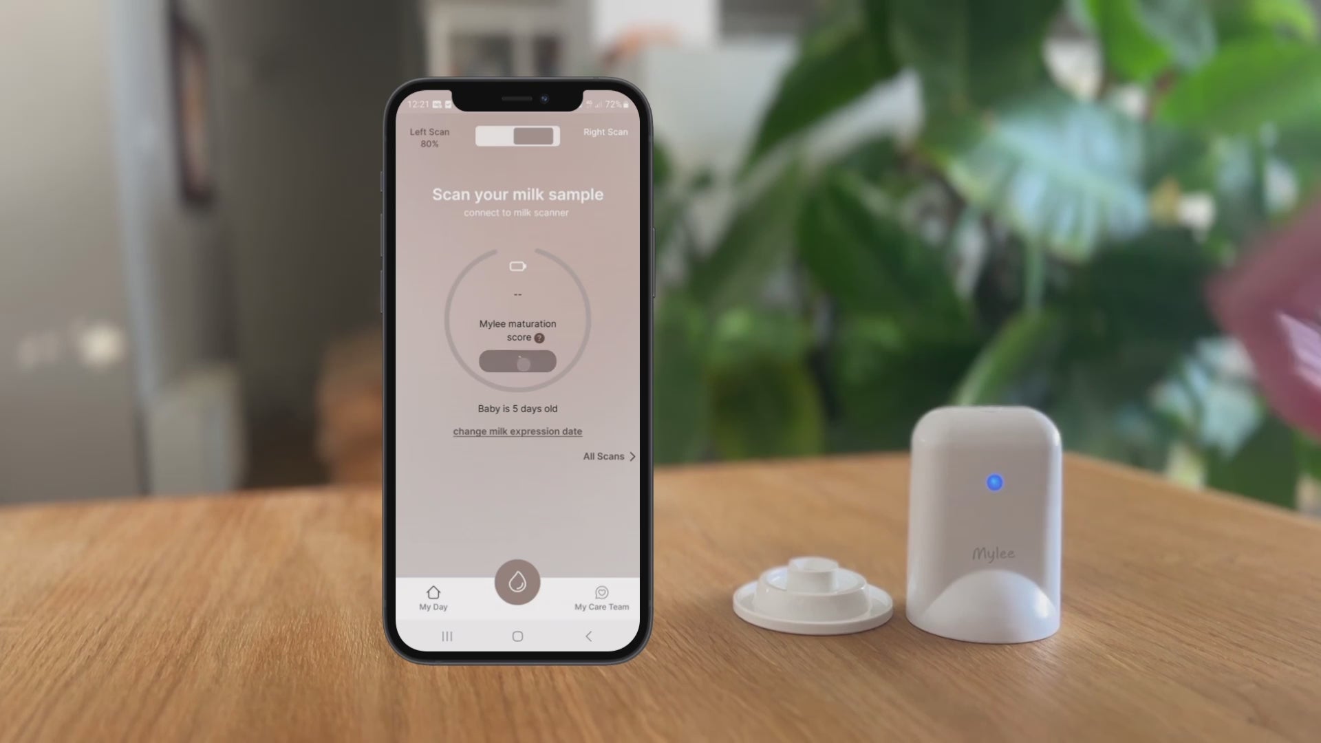 instruction video on using the MyLee device and MyLee App for sensing few milk or colostrum drops and getting breastfeeding insights
